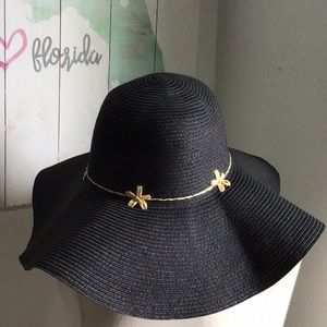 Black floppy straw sun hat